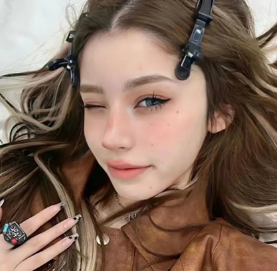 飞女黛丝